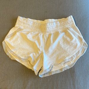 Lululemon White Size 6 Shorts